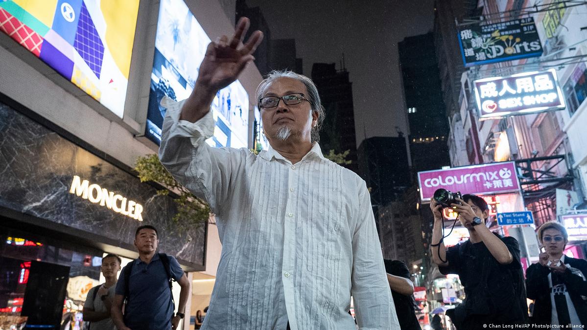 2024年6月3日，陈三木被短暂拘留。当时，他似乎用手比划书写“八九六四”这几个汉字。这是当时的现场图片