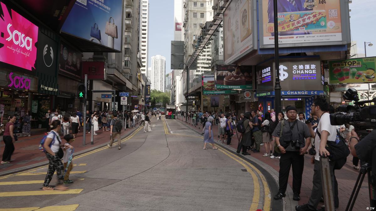 China Hongkong 2026 | Gedenken an Tiananmen-Massaker | Journalisten in der Great George Street 在场记者回答:“今天是6月4日,你搜一下就应该知道。”