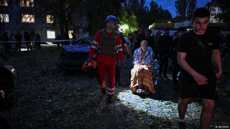 Атака РФ: в Запорожье - пожар, один из районов - частично без света