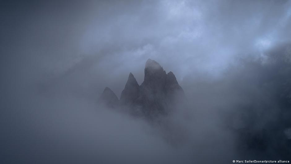 La niebla esconde un secreto: científicos descubren un mundo vivo oculto en el aire