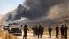 Soldados israelenses e, ao fundo, fumaça vinda de área que teria sido incendiada por colonos israelenses no vilarejo palestino de Idna, na Cisjordânia ocupada Soldados israelenses e, ao fundo, fumaça vinda de área que teria sido incendiada por colonos israelenses no vilarejo palestino de Idna, na Cisjordânia ocupada
