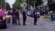 Mehrere Polizisten und einige Zivilisten an Absperrbändern auf einer Straße in Toledo (in Tatortnähe) Mehrere Polizisten und einige Zivilisten an Absperrbändern auf einer Straße in Toledo (in Tatortnähe)