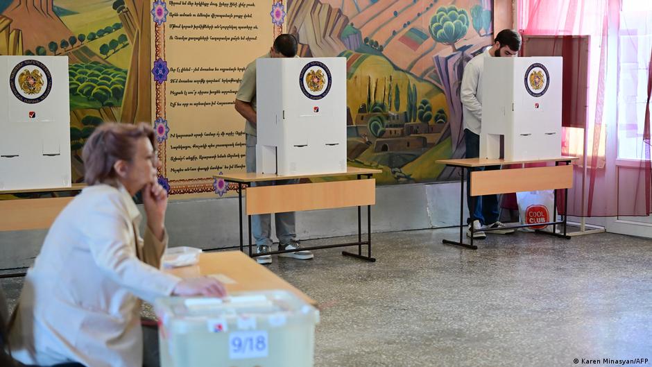 У Вірменії, де проходять парламентські вибори, поліція прове