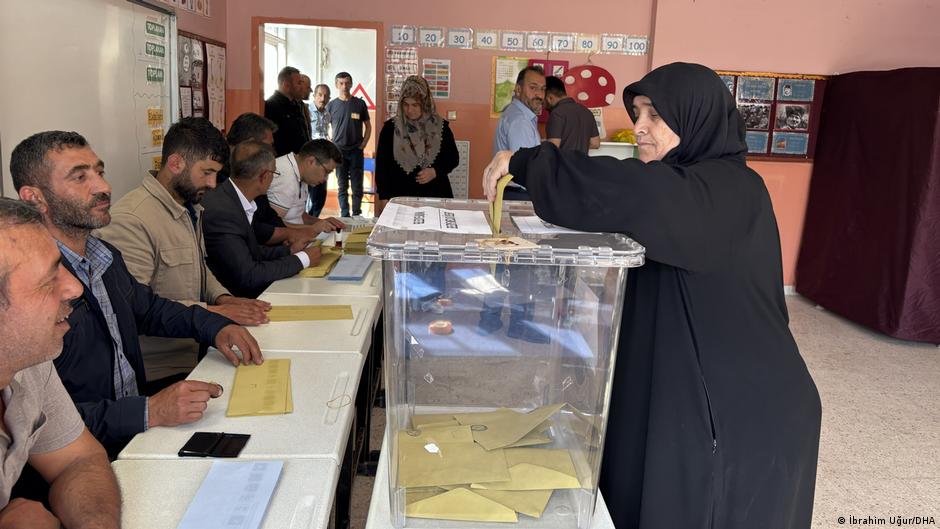 Türkiye'de altı belde ara seçim için sandık başında

Belde s