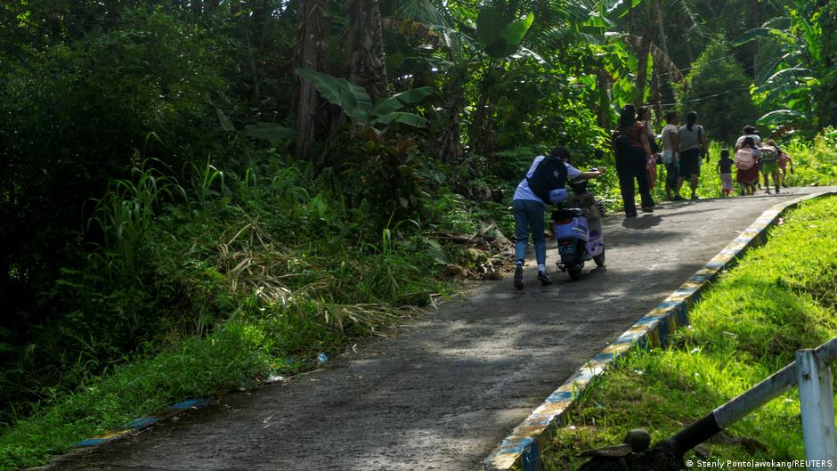 Philippines issues tsunami warning after 7.8 earthquake