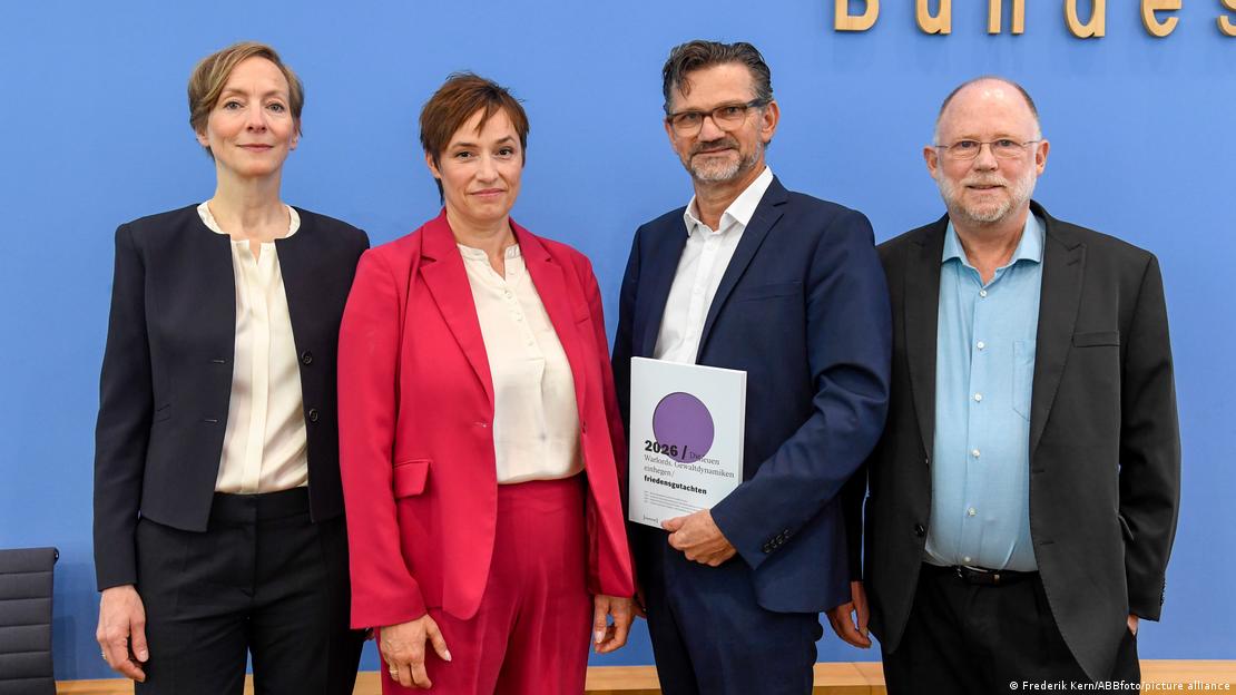 Ursula Schröder, Nicole Deitelhoff, Conrad Schetter y Tobias Debiel, investigadores de la paz.