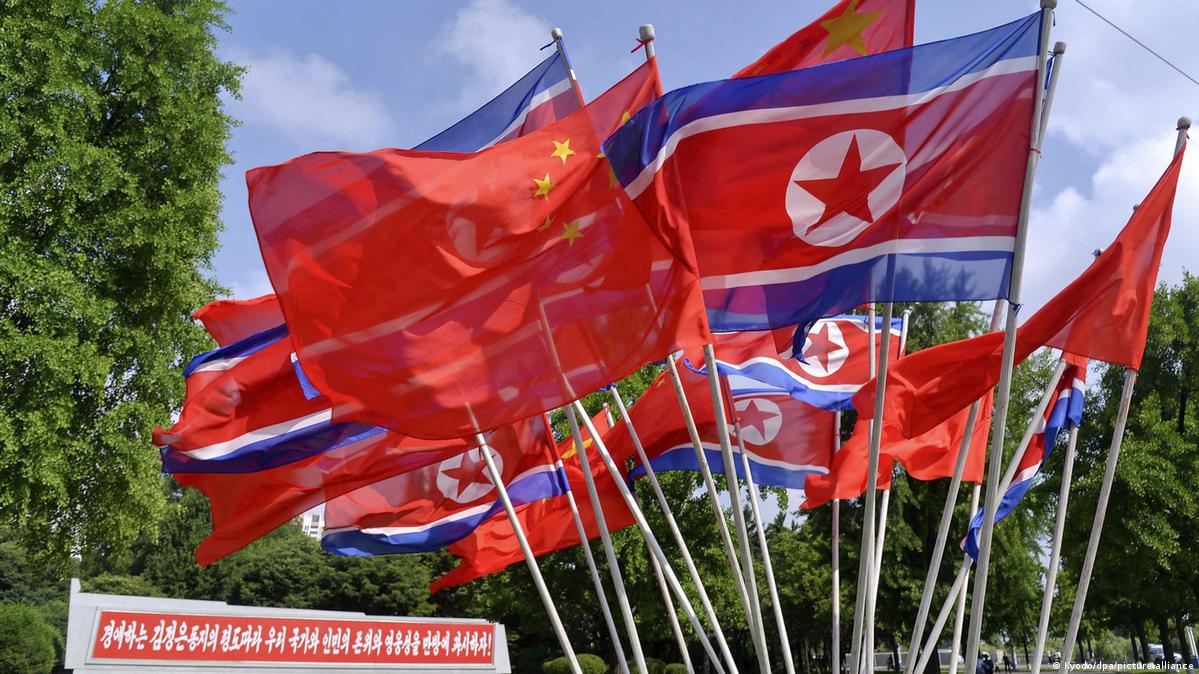 Nordkorea Pjöngjang 2026 | Chinesische & nordkoreanische Flaggen vor Xi Jinpings Besuch 德语媒体:平壤为何日益令北京感到不安