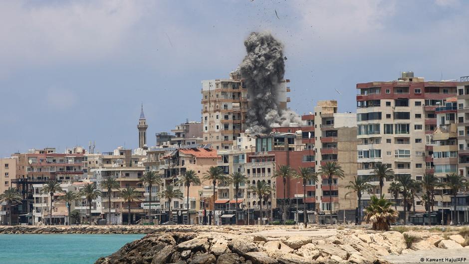 Middle East: Israel strikes Lebanon despite Iran warning