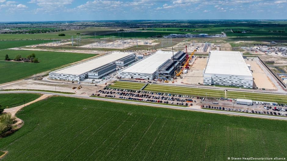 Google, Amazon emissions rise sharply, driven by AI boom