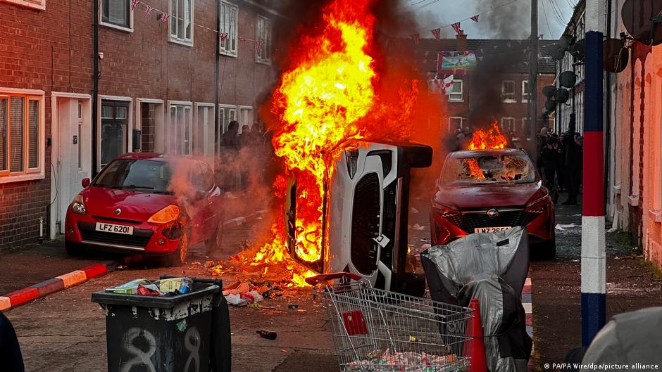 Kuzey İrlanda'nın başkenti Belfast göçmenlerin evleri ve ara