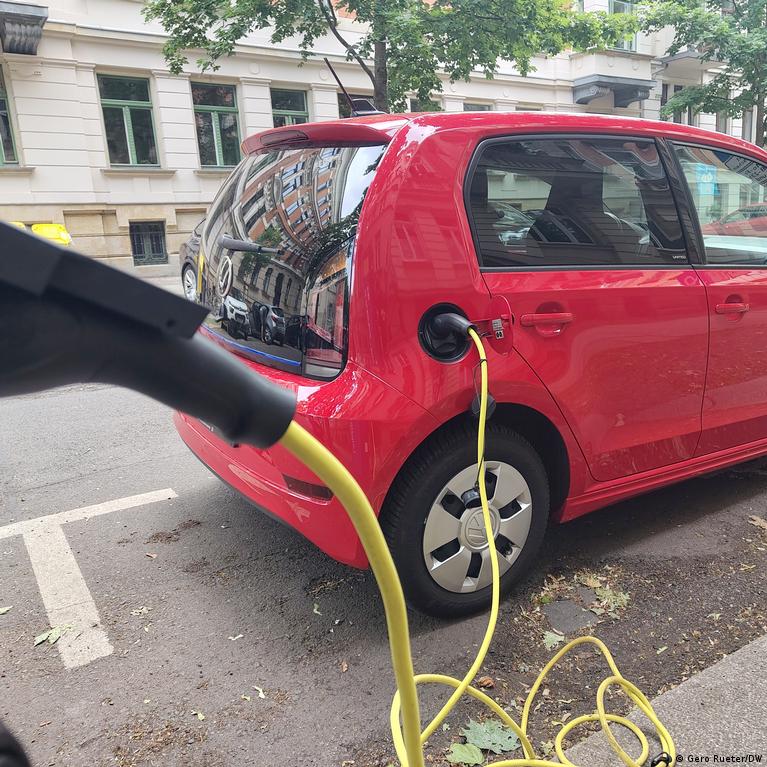 dw.com - Martin Kuebler - Are electric cars really bad for the environment?