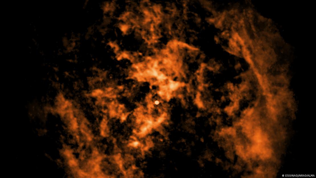 Los radiotelescopios ALMA mapearon el gas frío de monóxido de carbono que rodea a Sagitario A.* Los radiotelescopios ALMA mapearon el gas frío de monóxido de carbono que rodea a Sagitario A.*
