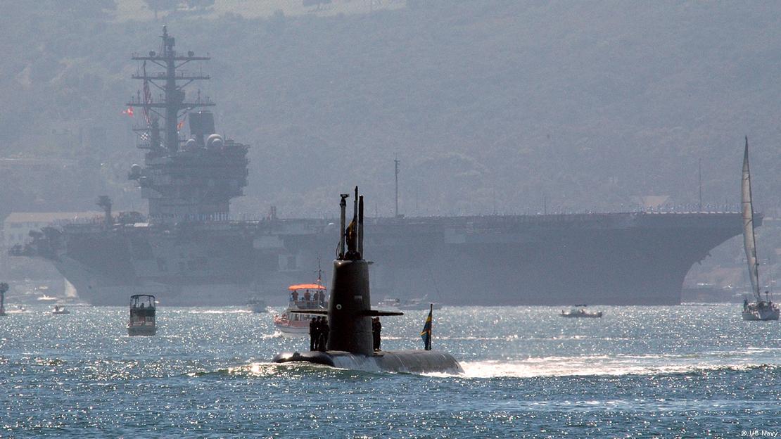 Τα HMS Gotland και USS Ronald Reagan σε άσκηση στη Σουηδία