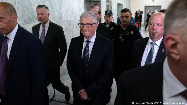 Gates y relación con Epstein: "Nunca debí reunirme" con él