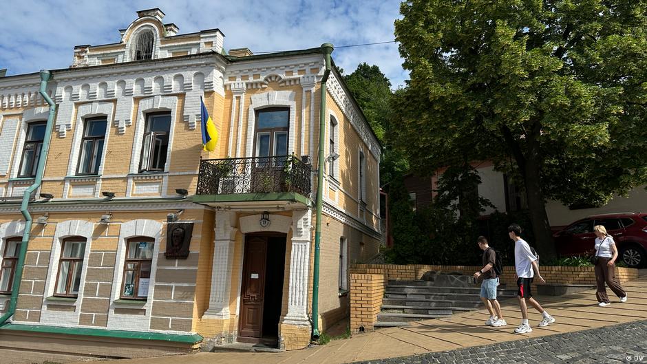 "Булгаков пішов додому". Репортаж з київського музею
