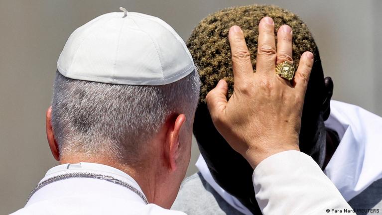 Le Pape défend les migrants aux îles Canaries