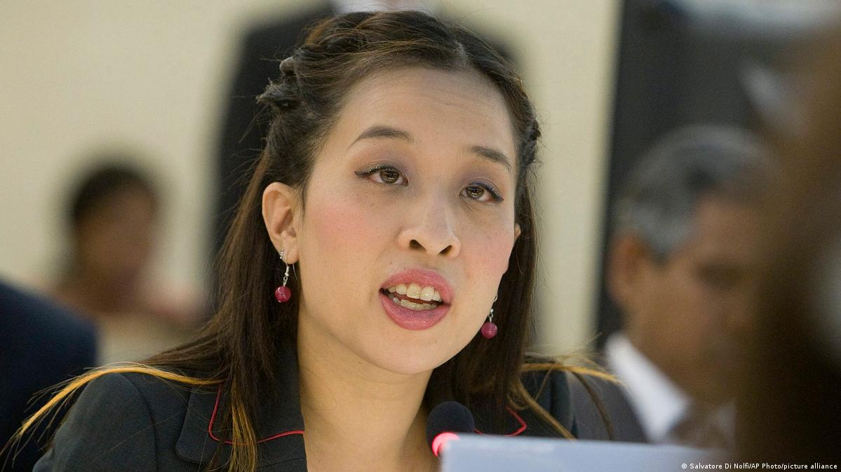 Princess Bajrakitiyabha of Thailand delivers a speech in Geneva in 2009