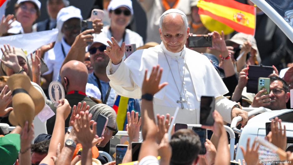 Aux Canaries, le pape défend les migrants