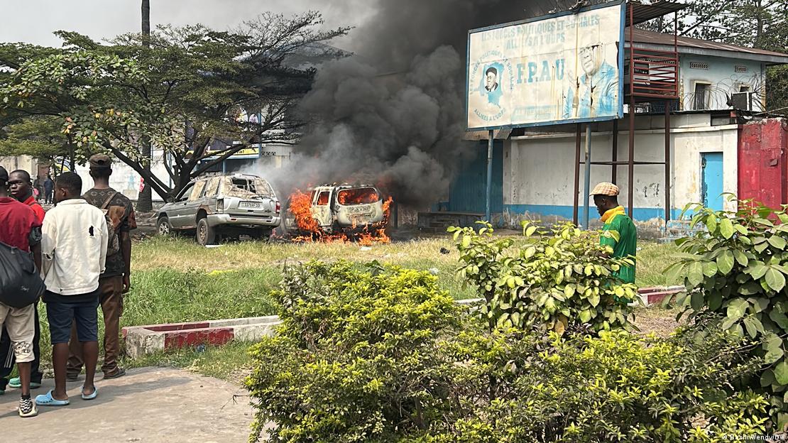 Kinshasa | Manifestation de l'opposition, des véhicules en flammes (12 juin 2026)