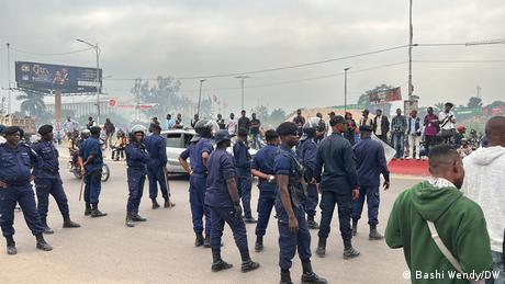 Proteste gegen die Pläne der Regierung für eine neue Verfassung: Polizeikräfte lösen am 12. Juni 2026 eine Demonstration in Kinshasa auf