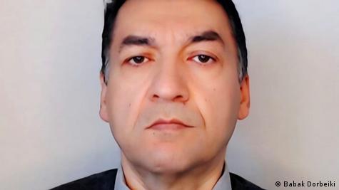 بابک دربیکی، تحلیلگر سیاسی