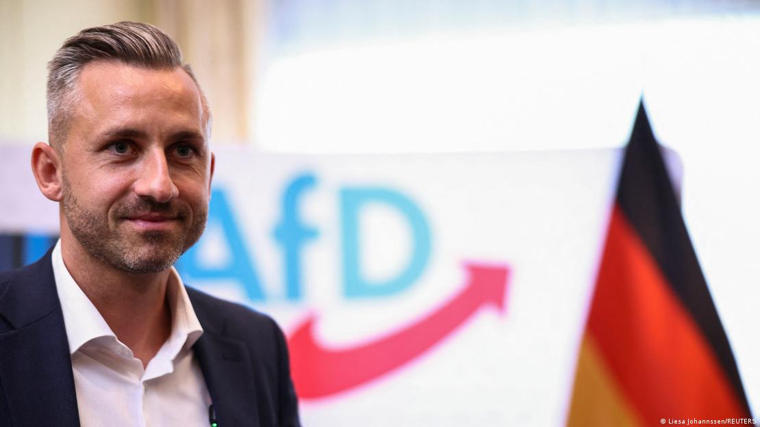 El candidato principal de la AfD, Ulrich Siegmund, presentará su campaña electoral el 4 de junio de 2026 en Magdeburgo. Aparece sonriente, vestido con traje y camisa blanca.