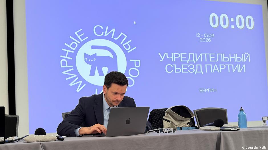 Оппозиционер Яшин отменил поездку в Ереван из-за "физической угрозы"