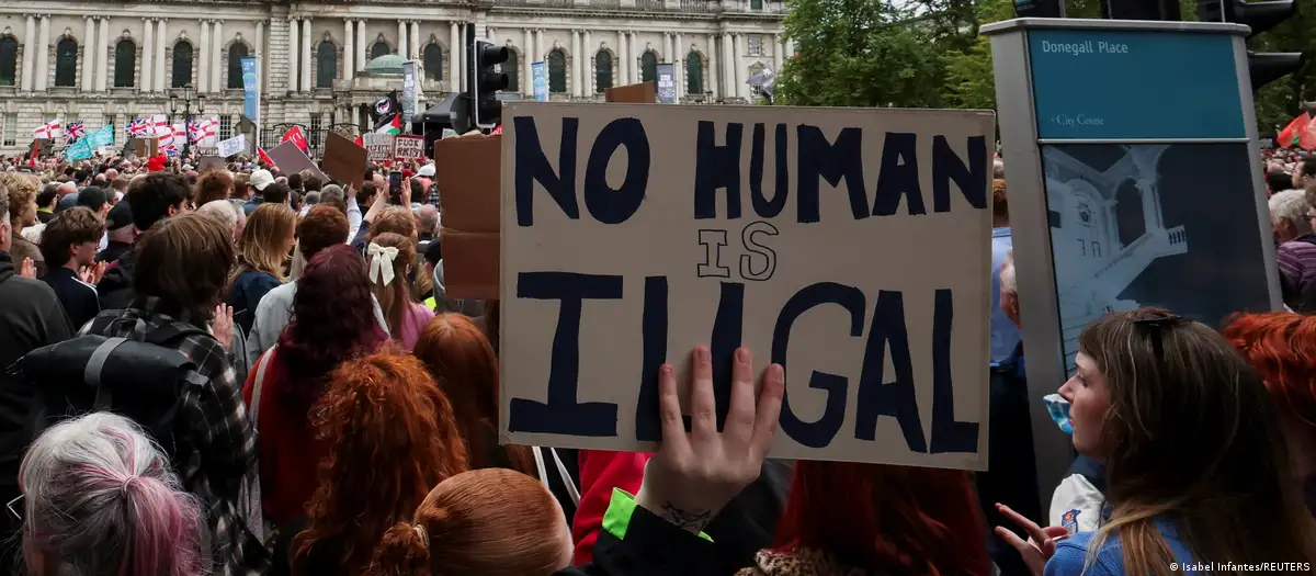 Belfast: Thousands denounce violence at anti-racism rally