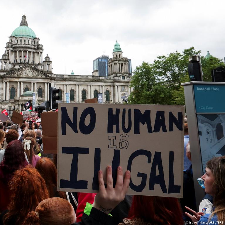 Belfast: Thousands denounce violence at anti-racism rally