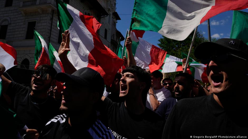 Italy: Thousands attend anti- and pro-migration rallies in Rome