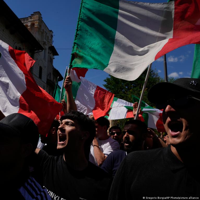 Italy: Thousands attend anti- and pro-migration rallies in Rome