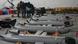 Una fila de drones de ala fija dispuestos en primera fila con varios militares preparando otro de mayor tamaño al fondo en una imagen de finales de mayo. Una fila de drones de ala fija dispuestos en primera fila con varios militares preparando otro de mayor tamaño al fondo en una imagen de finales de mayo.