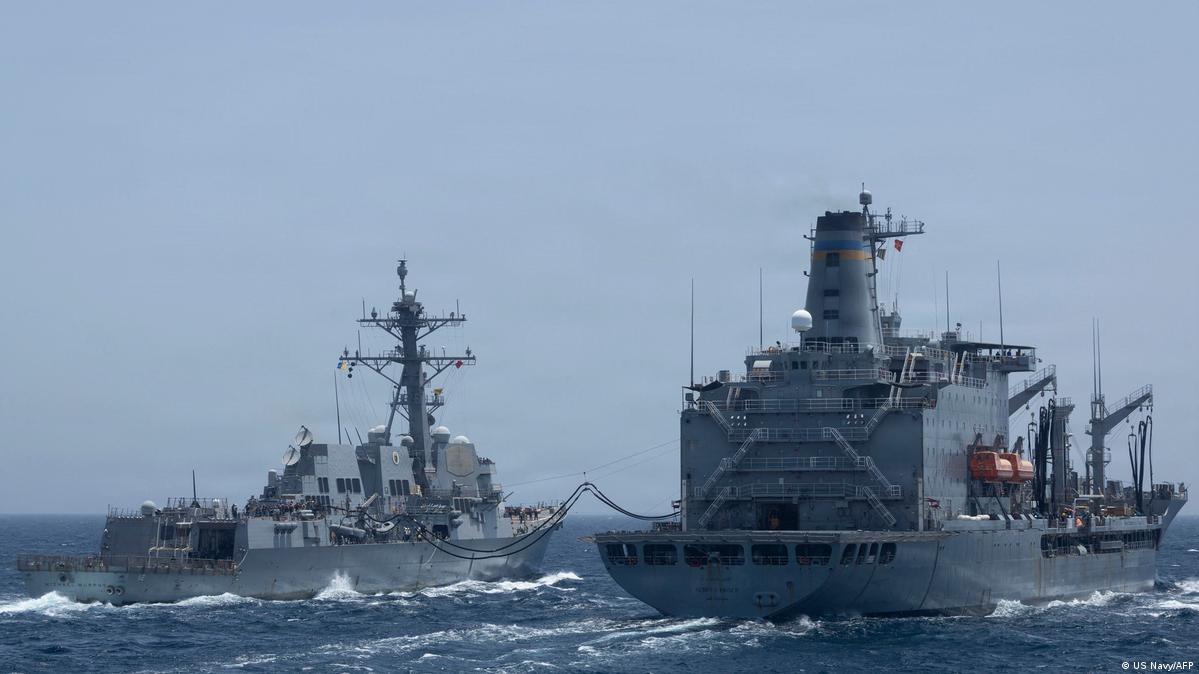 美国海军“迈克尔·墨菲”号驱逐舰在霍尔木兹海峡进行反封锁巡逻（摄于2026年4月27日）