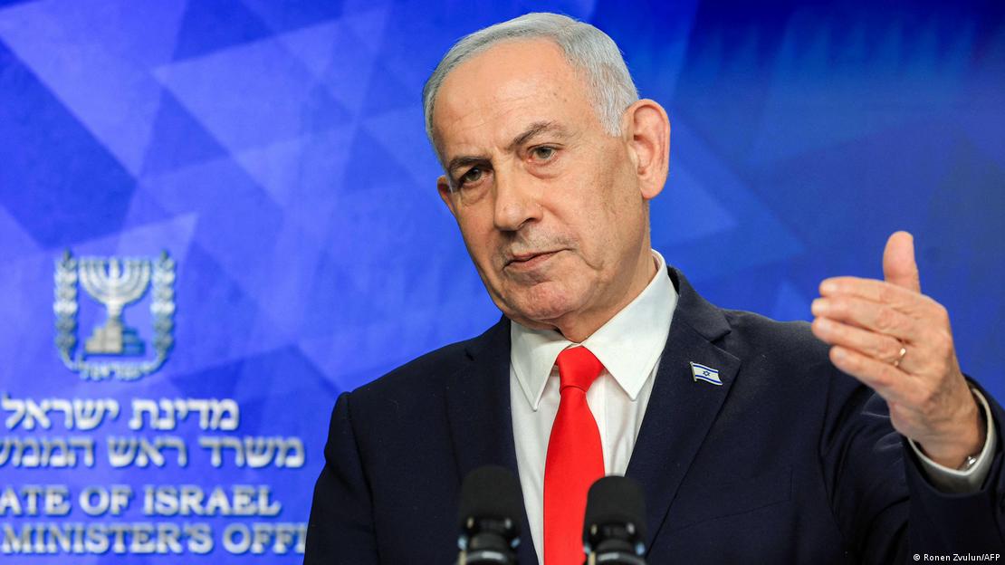 İsrail Başbakanı Benyamin Netanyahu bir basın toplantısında açıklama yaparken. İsrail Başbakanı Benyamin Netanyahu bir basın toplantısında açıklama yaparken.