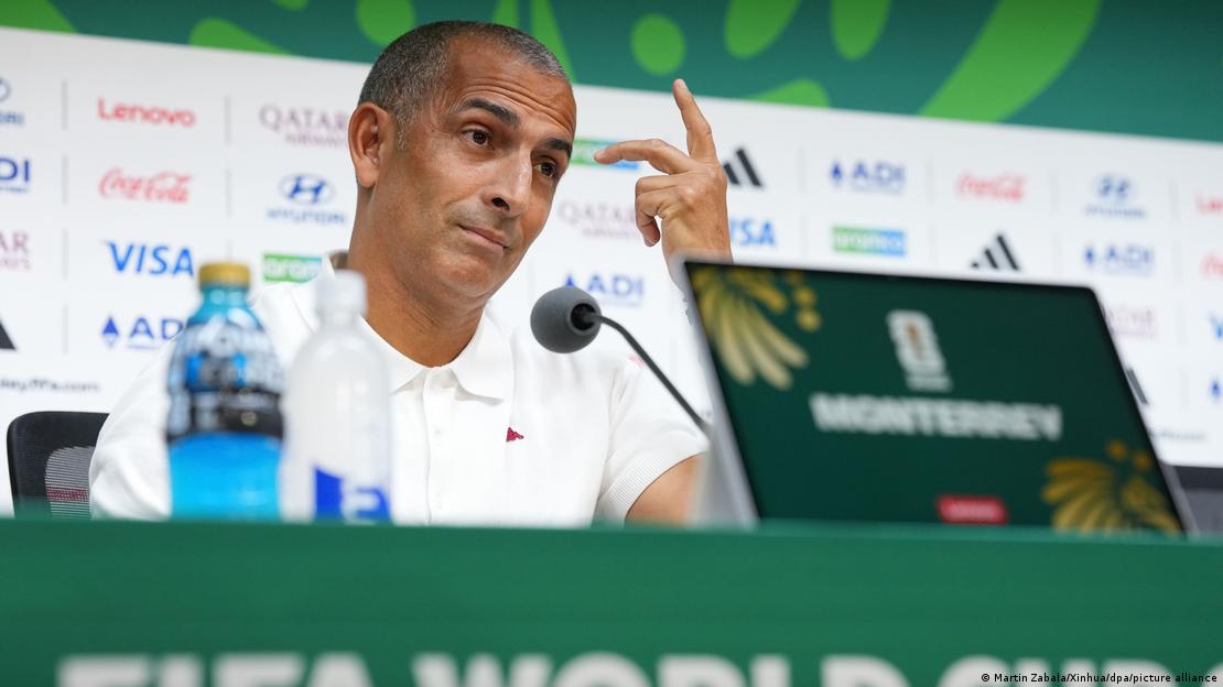 El exentrenador de Túnez, Sabri Lamouchi, fue cesado en pleno mundial tras la goleada 1-5 contra Suecia. El exentrenador de Túnez, Sabri Lamouchi, fue cesado en pleno mundial tras la goleada 1-5 contra Suecia.