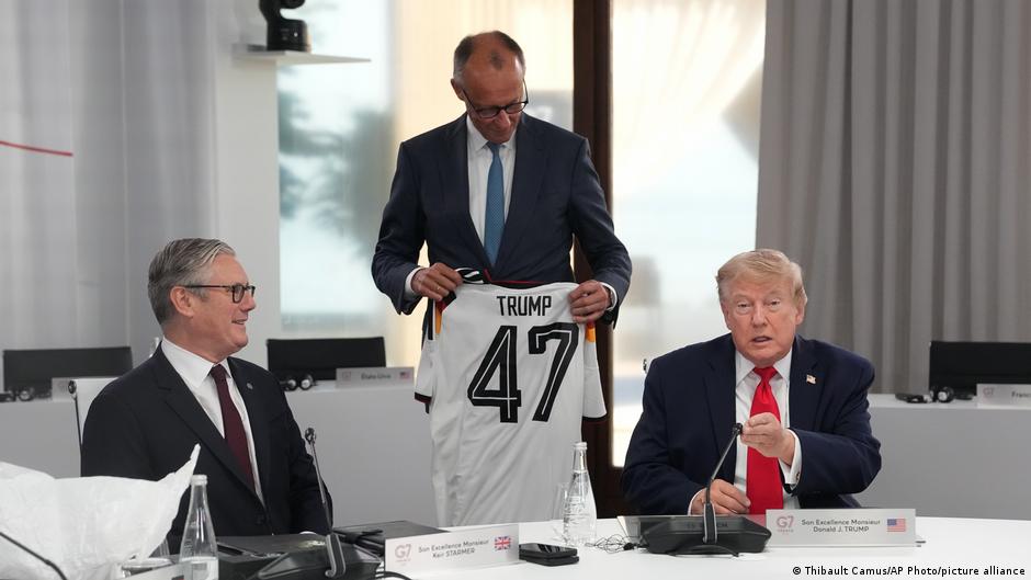 Merz'in Trump'a hediye ettiği Almanya forması hatalı çıktı