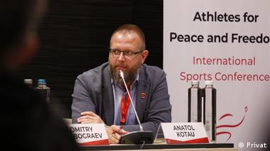 Image 9: Anatol Kotau, belarusian dissident, at a conference