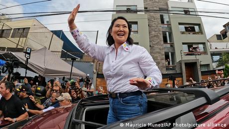 Stichwahl in Peru: Fujimori liegt uneinholbar vor Sánchez