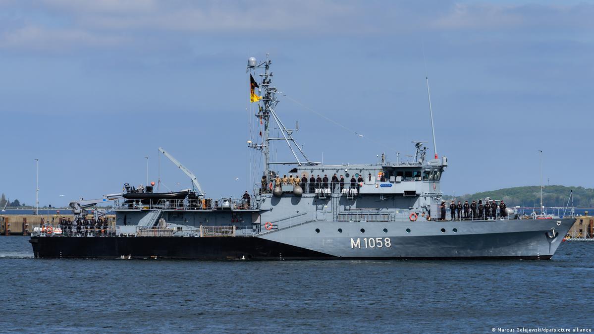The German minesweeper 'Fulda' leaving the port in Kiel 2026 heading towards the Mediterranean