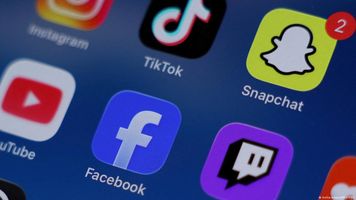 Social media applications in a smartphone