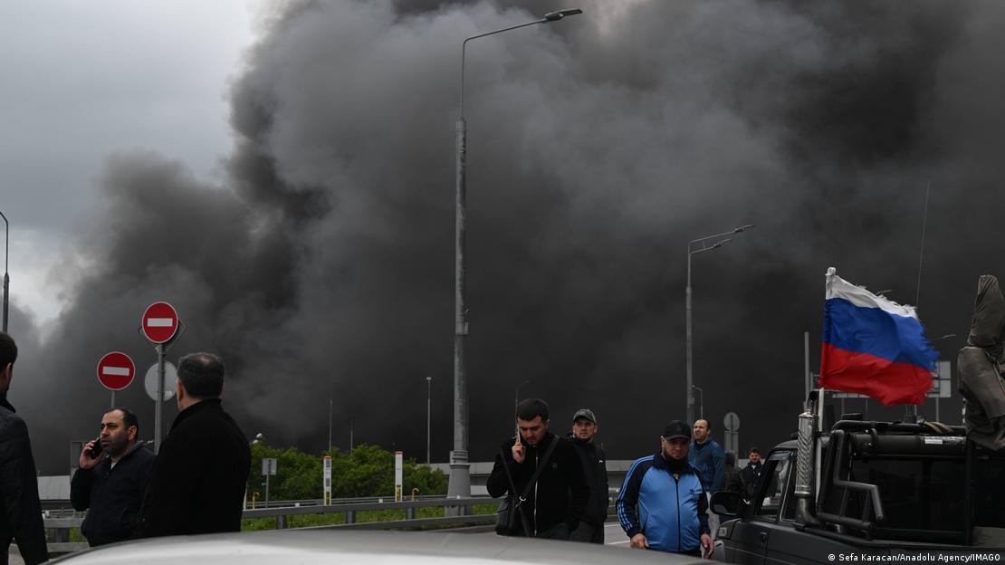 Humo tras ataque con drones ucranianos a la refinería de petróleo de Gazprom en Moscú. Humo tras ataque con drones ucranianos a la refinería de petróleo de Gazprom en Moscú.