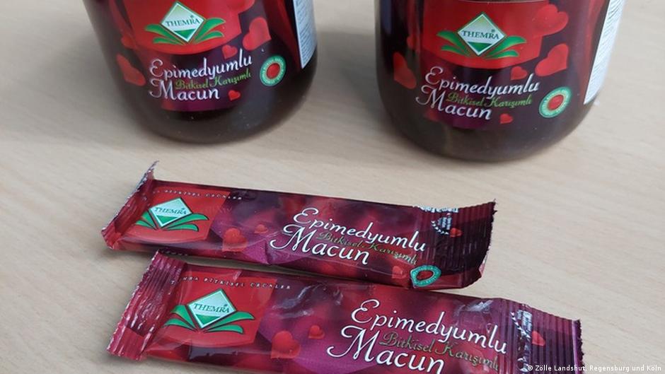 Almanya’ya 8 kilo cinsel macun sokmak isterken yakalandı