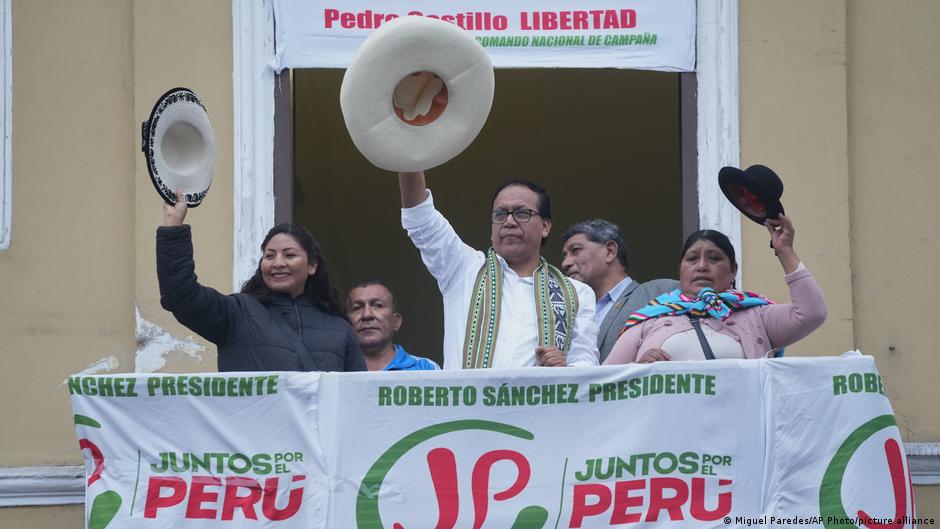 Roberto Sánchez marcha en Perú "en defensa del voto popular"