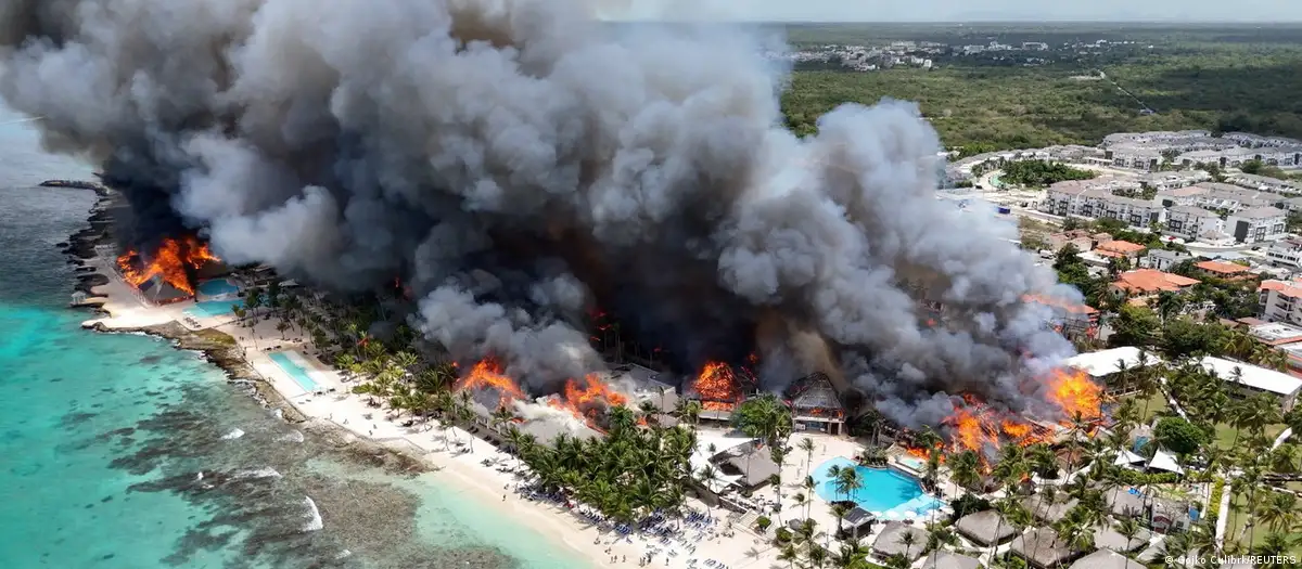 Woman killed, hundreds evacuate in Dominican Republic hotel fire