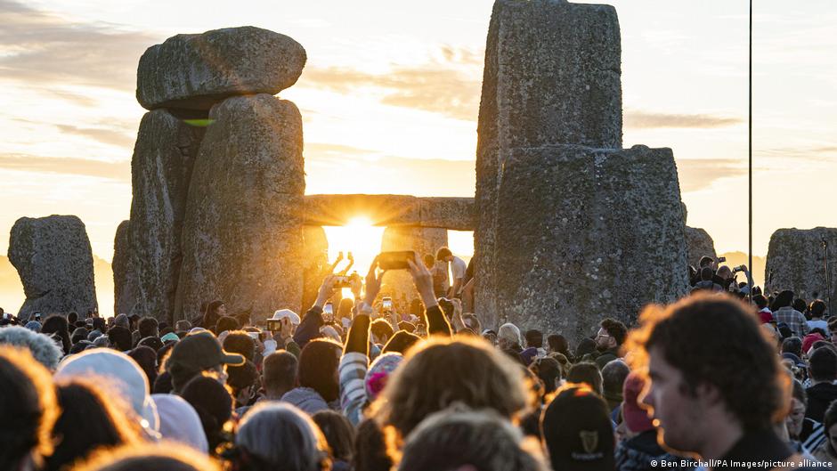 Stonehenge-də yay gün dönümündə mini festival keçirildi