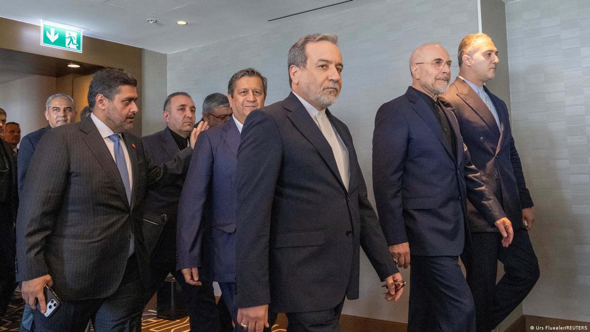 Minister of Foreign Affairs of Iran Abbas Araqchi and Speaker of Iran Mohammed Bagher Ghalibaf with walk with their aides the Buergenstock resort in Switzerland (June 21, 2026)