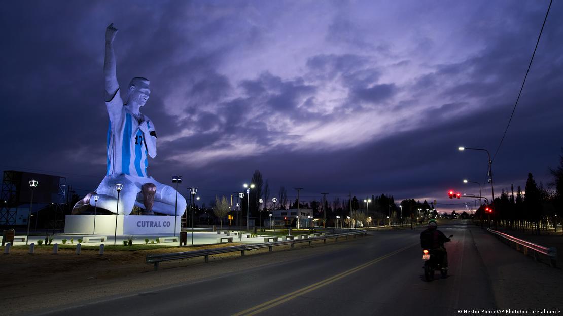 Estatua de Messi en la ciudad argentina de Cutral Co, inaugurada con motivo del partido inaugural de Argentina contra Argelia. (Archivo: 21.06.2026)