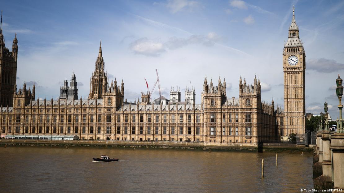 Aktualisht, të gjitha shenjat janë se ish-kryebashkiaku i Manchesterit, Andy Burnham, do të bëhet kryeministri i ardhshëm britanik. Pamje e godines se parlamentit ne Westminster, pamje nga uji Aktualisht, të gjitha shenjat janë se ish-kryebashkiaku i Manchesterit, Andy Burnham, do të bëhet kryeministri i ardhshëm britanik. Pamje e godines se parlamentit ne Westminster, pamje nga uji