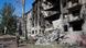 Un militar comprueba si hay residentes en un edificio destruido por ataques rusos en la ciudad de Druzhkivka. Un militar comprueba si hay residentes en un edificio destruido por ataques rusos en la ciudad de Druzhkivka.