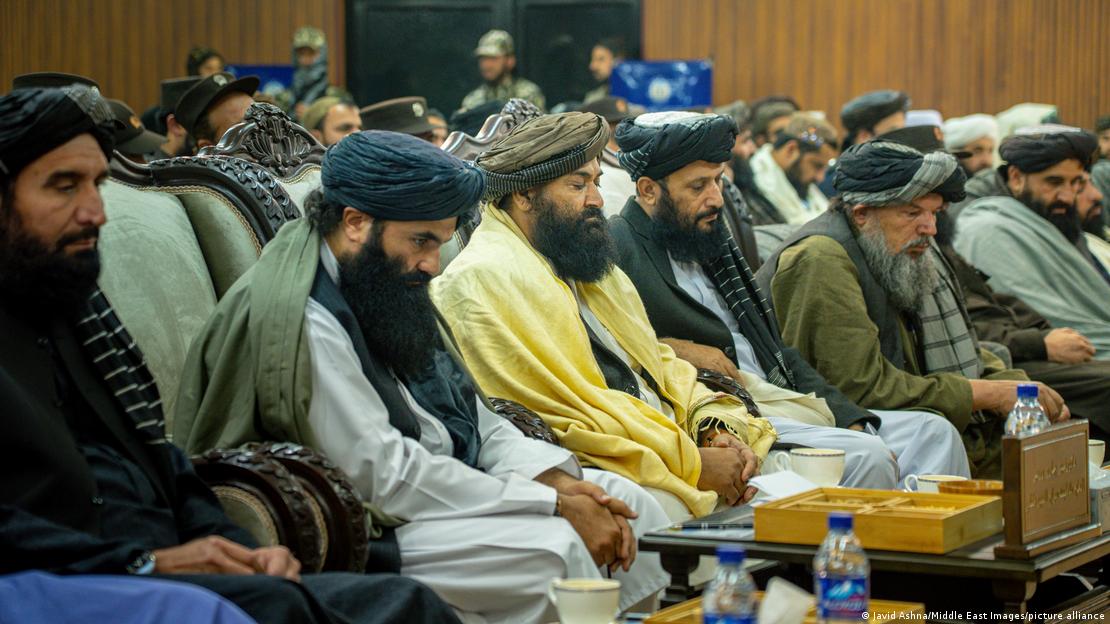 Ceromônia com integrantes do regime talibã 